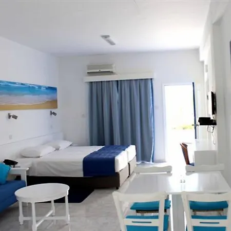 Flokkas Apartahotel 2*